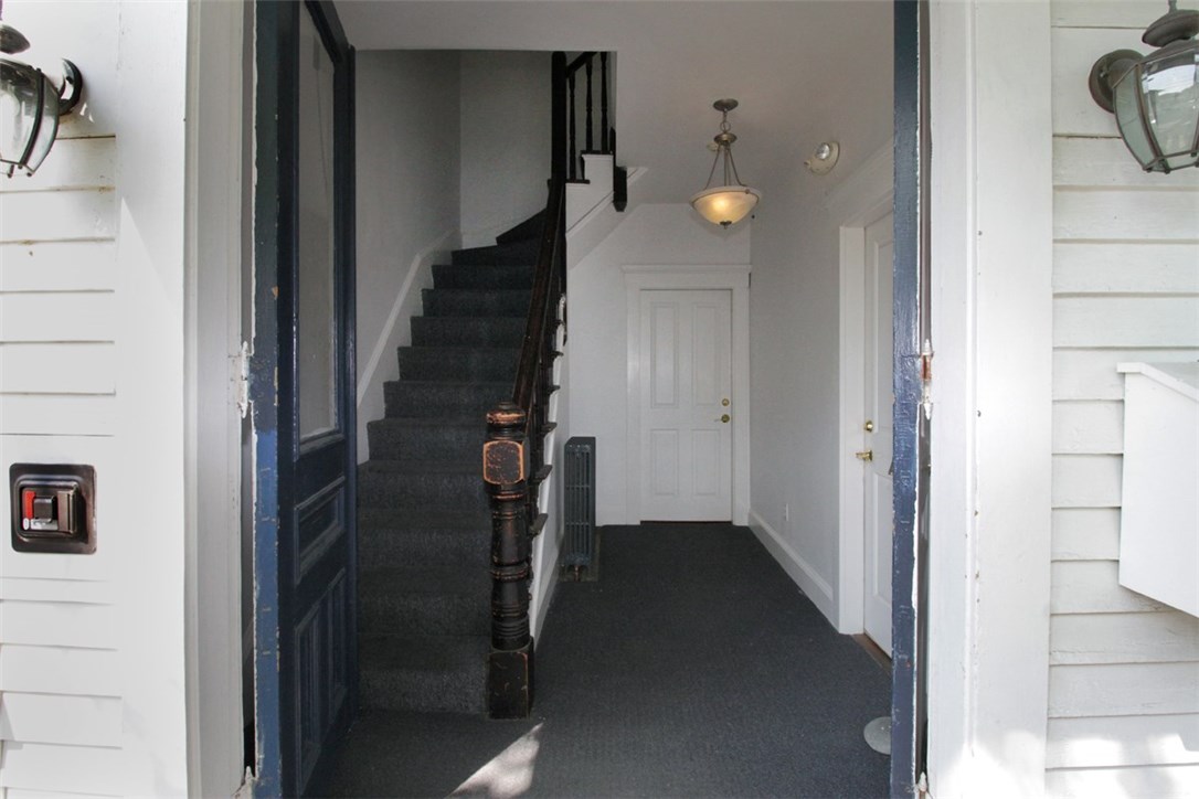 19 Walnut Street Newport, RI 02840 - Photo 7 of 34