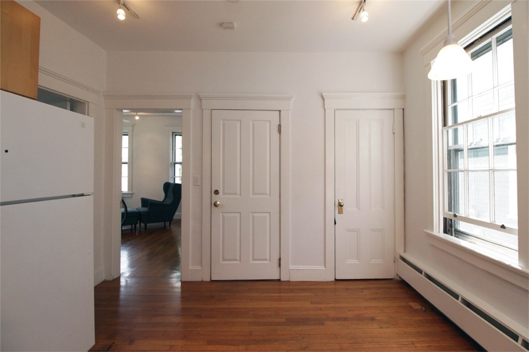 19 Walnut Street Newport, RI 02840 - Photo 10 of 34