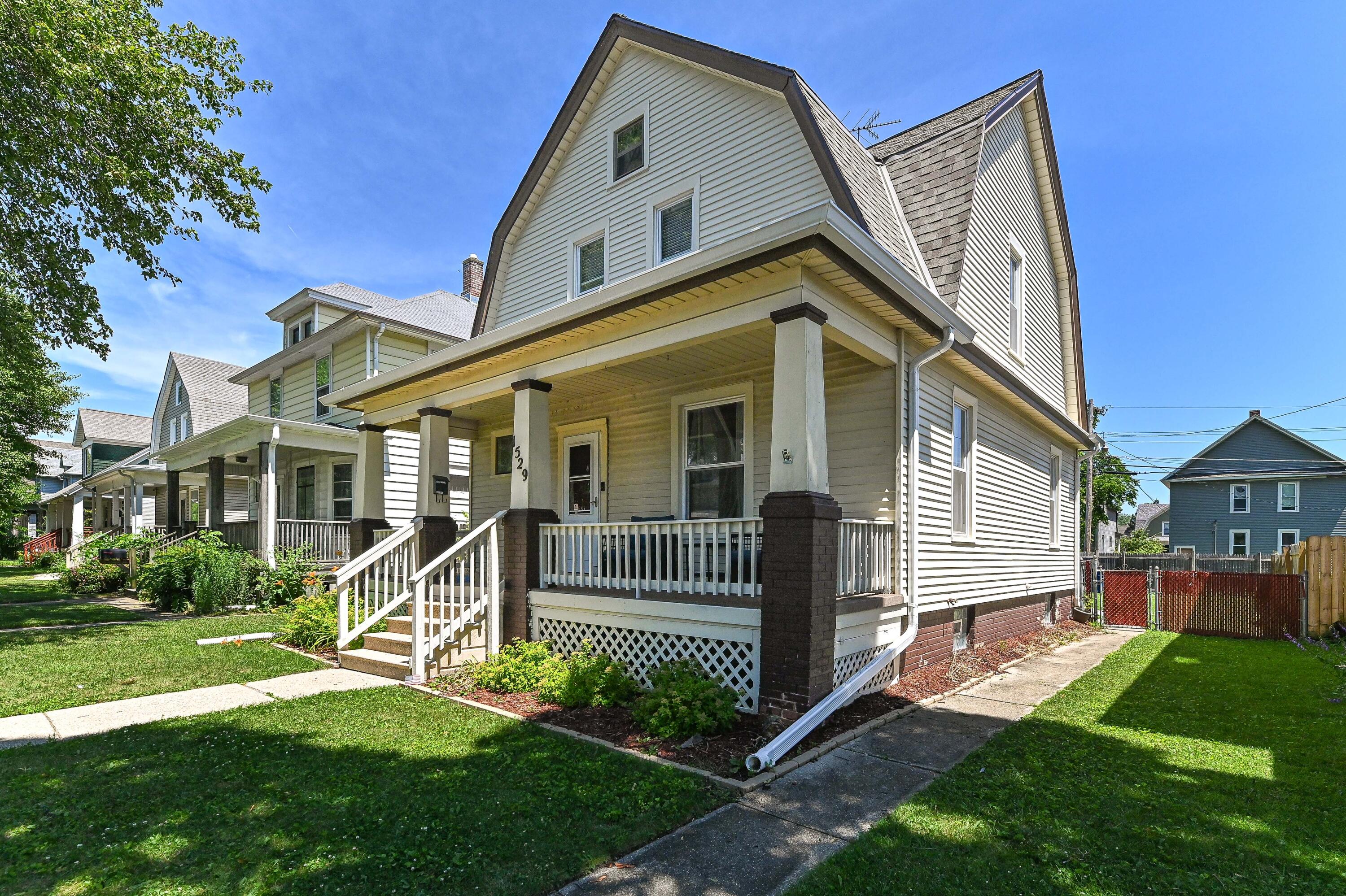 1529 Flett Avenue Racine, WI 53405 - Photo 1 of 33 Flett-1