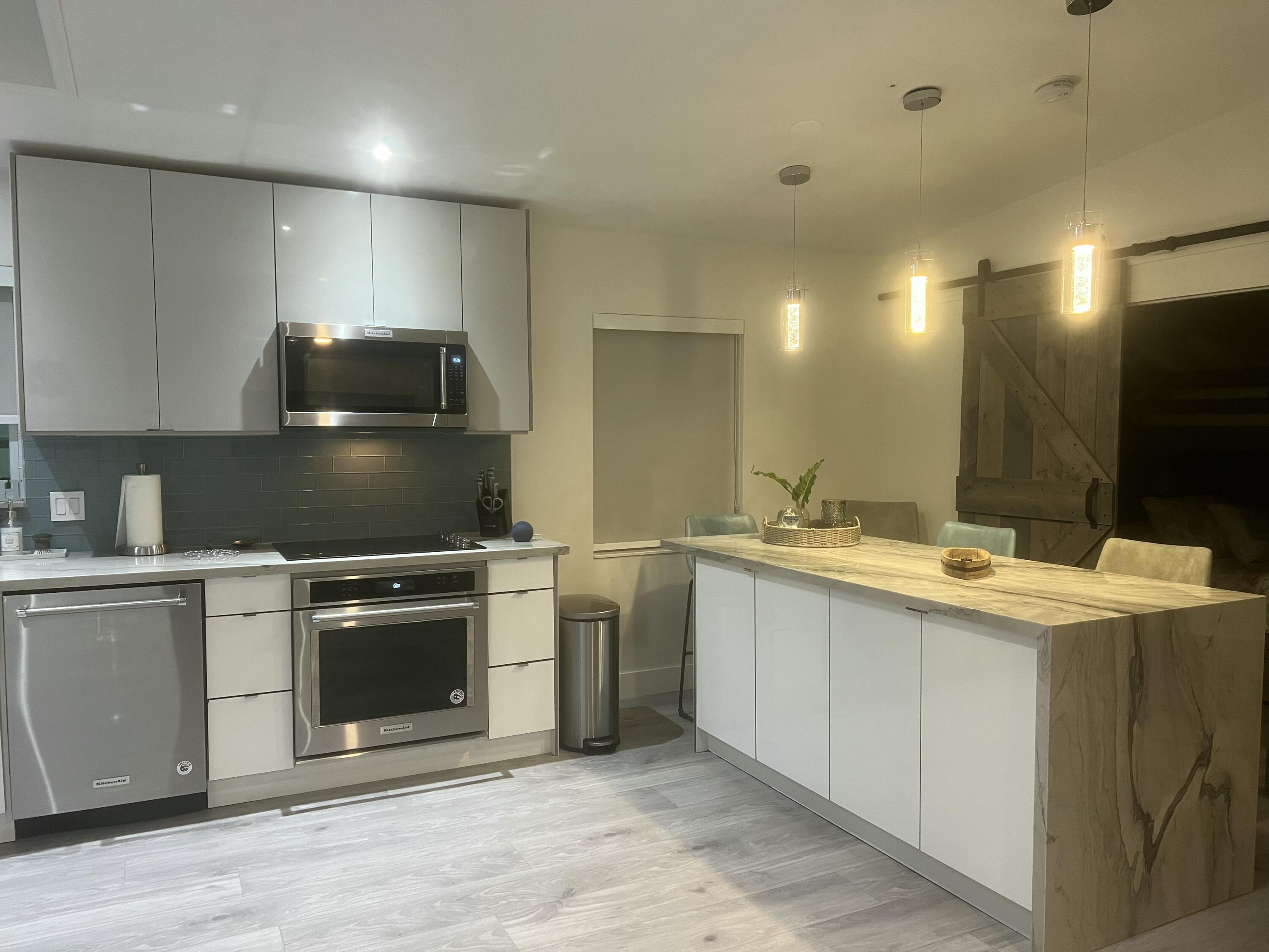 565 95th Street Marathon, FL 33050 - Photo 6 of 15 Kitchen