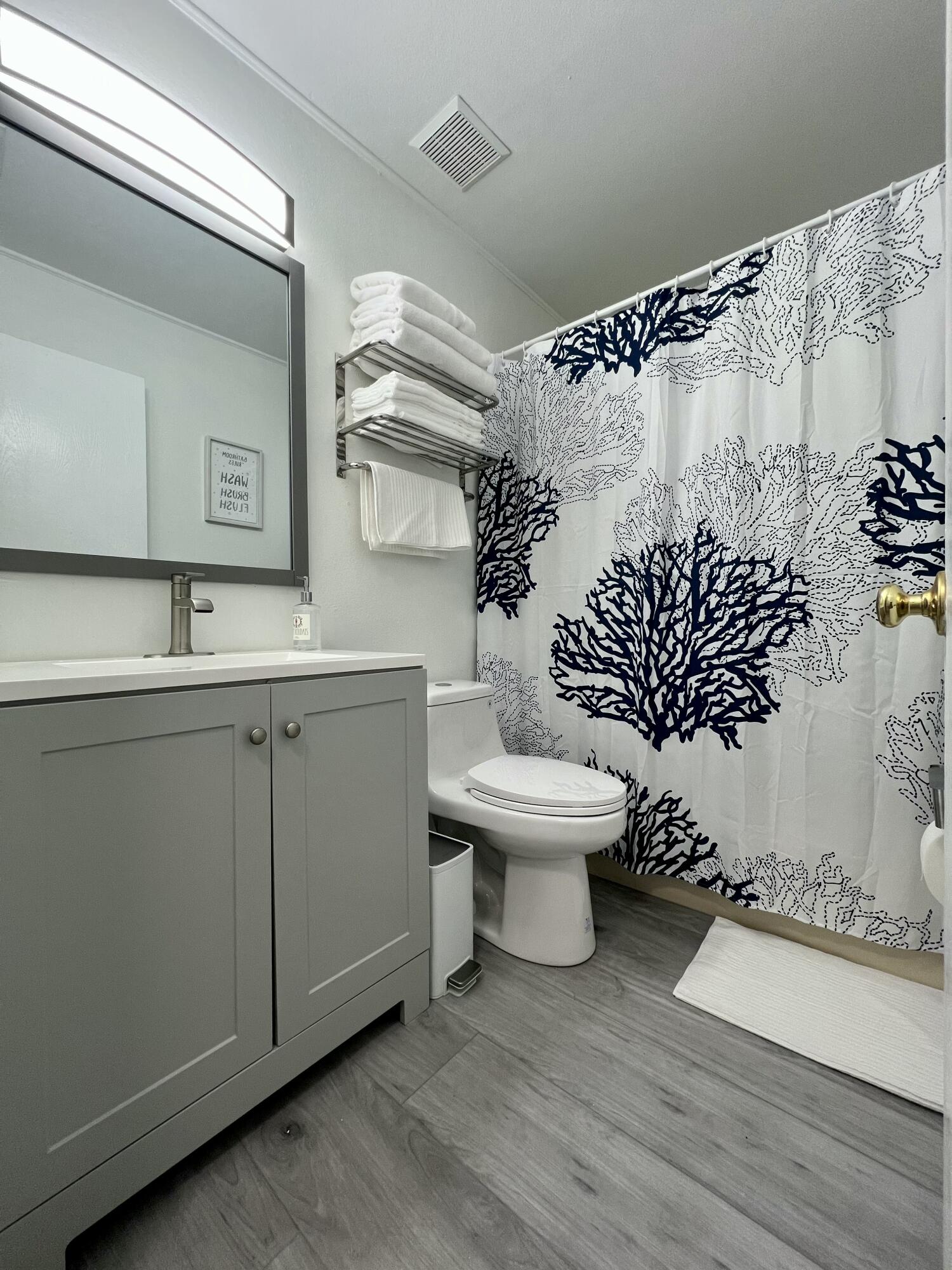 565 95th Street Marathon, FL 33050 - Photo 9 of 15 Bathroom