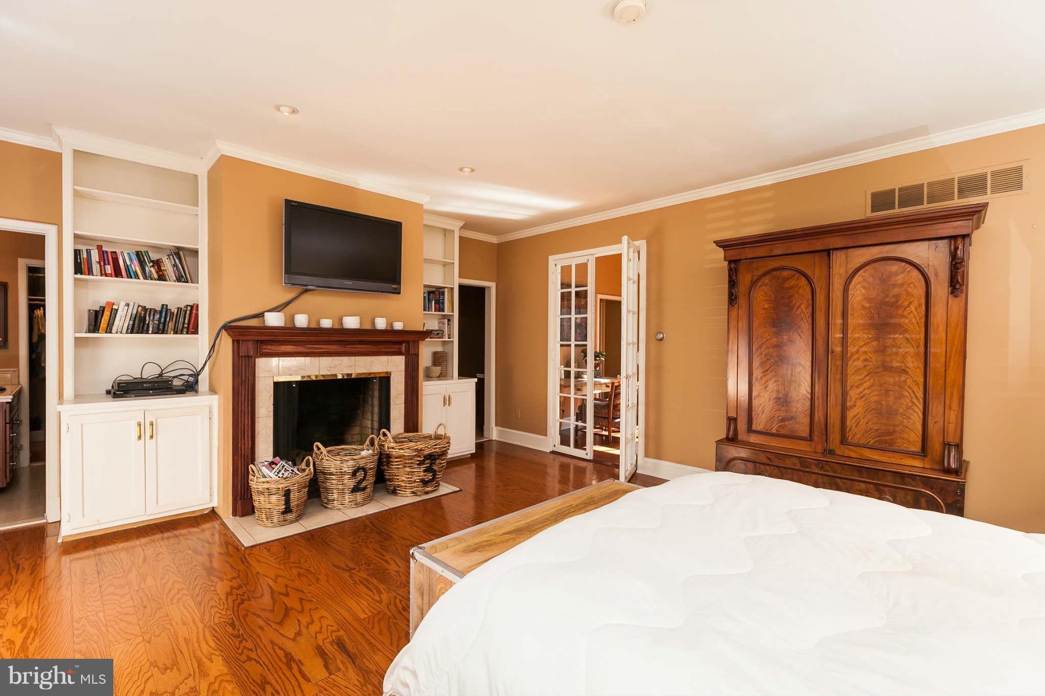 1710 Ruxton Road Towson, MD 21204 - Photo 17 of 30 Bedroom (Master)