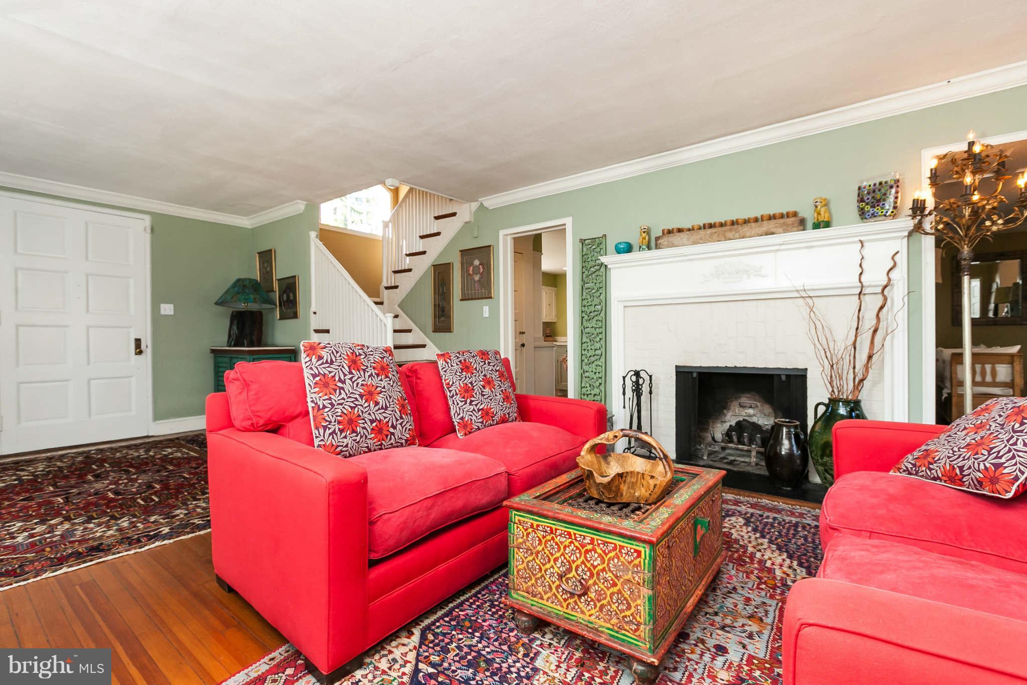 1710 Ruxton Road Towson, MD 21204 - Photo 3 of 30 Living Room