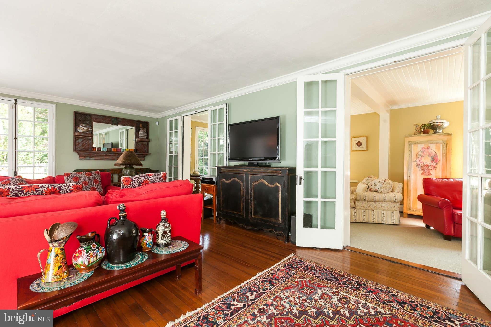 1710 Ruxton Road Towson, MD 21204 - Photo 5 of 30 Living Room