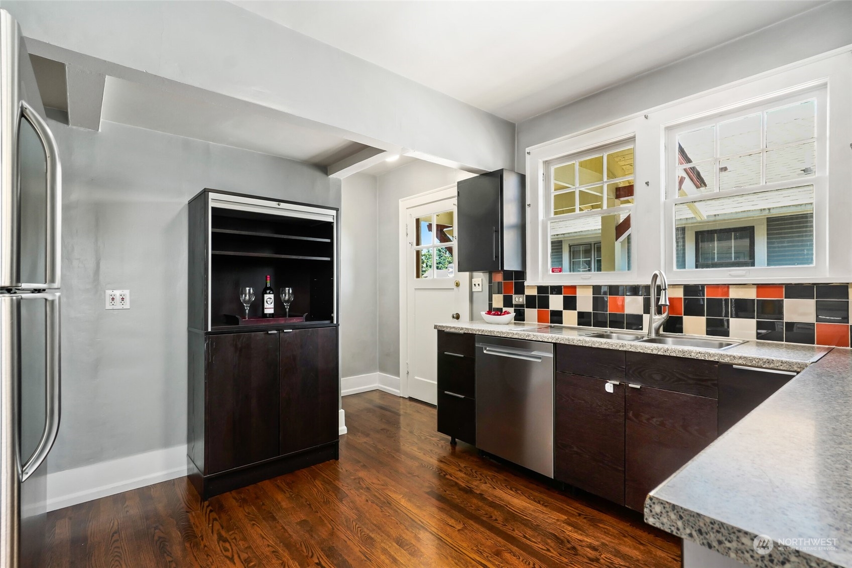 221 Wells Avenue North Renton, WA 98057 - Photo 9 of 28