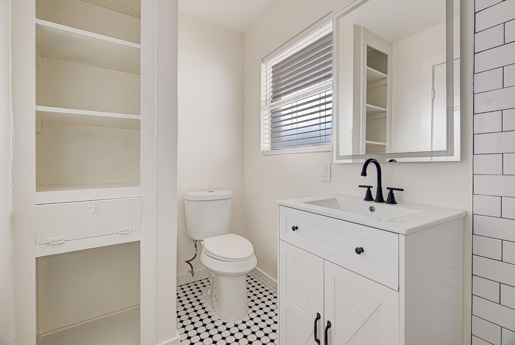 1915 McDuffie Street, Unit 1 Houston, TX 77019 - Photo 12 of 24