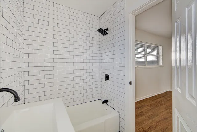 $1,300 | 1915 McDuffie Street, Unit 1, Houston, TX 77019