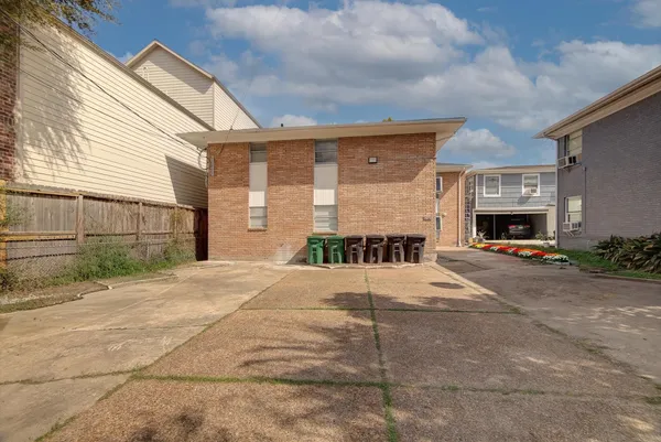 $1,300 | 1915 McDuffie Street, Unit 1, Houston, TX 77019