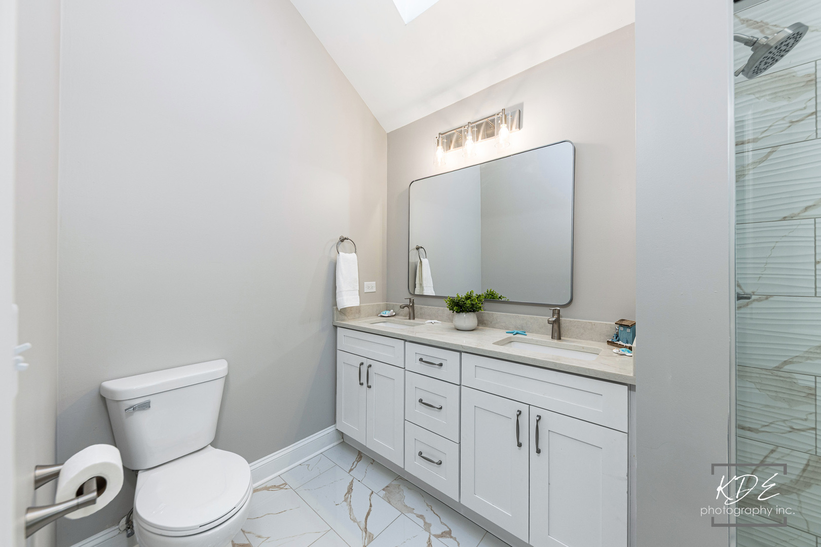 3027 Brossman Street Naperville, IL 60564 - Photo 20 of 42 a bathroom with a toilet sink and mirror