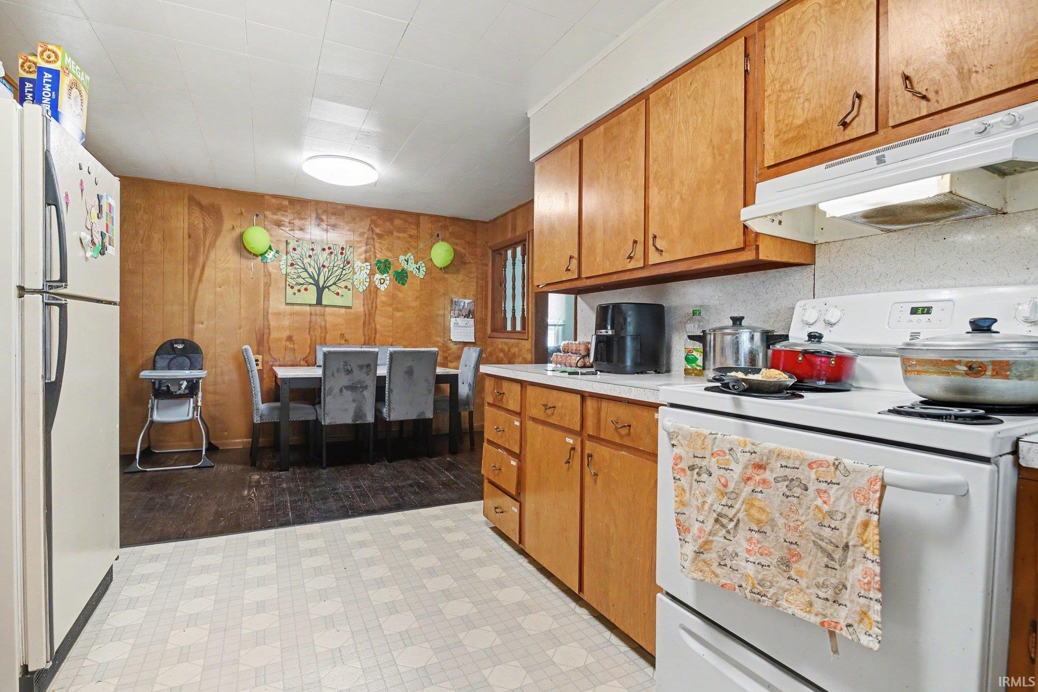 615 North Riverside Boulevard Goshen, IN 46528 - Photo 9 of 18