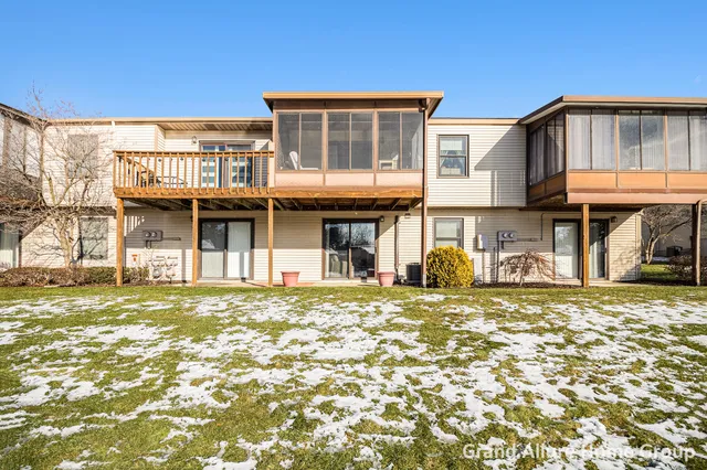 $240,000 | 7005 East Springtree Lane Southwest, Unit 31, Grand Rapids, MI 49548