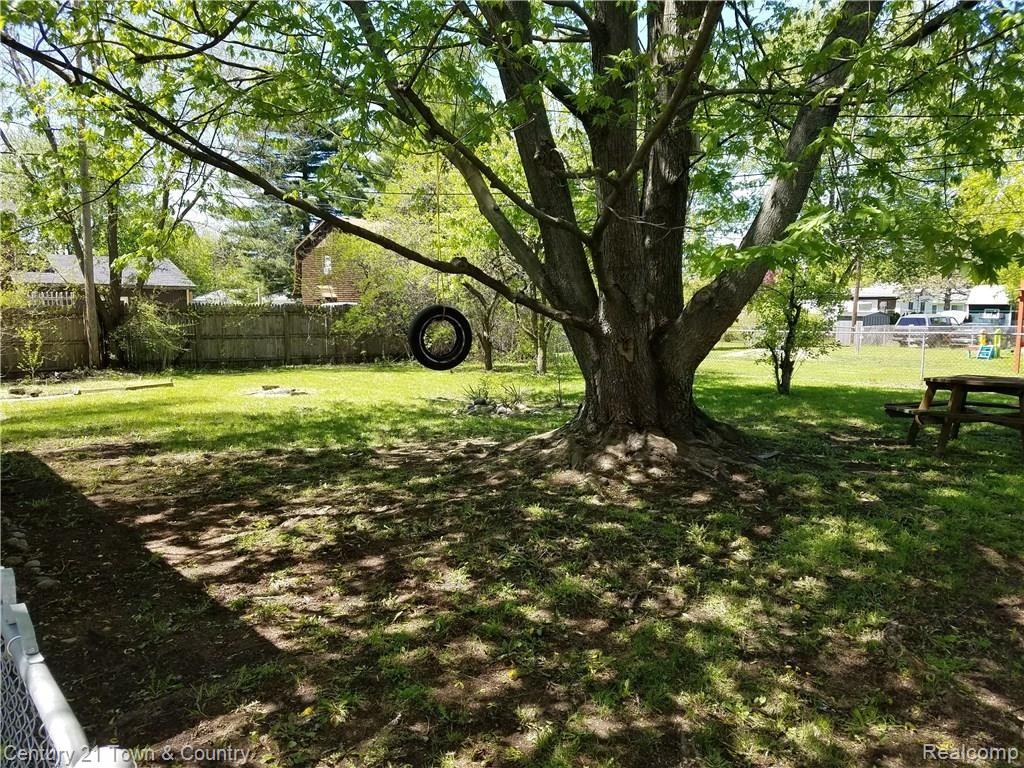 2596 Melvin Avenue Rochester, MI 48307 - Photo 13 of 15 backyard.jpg