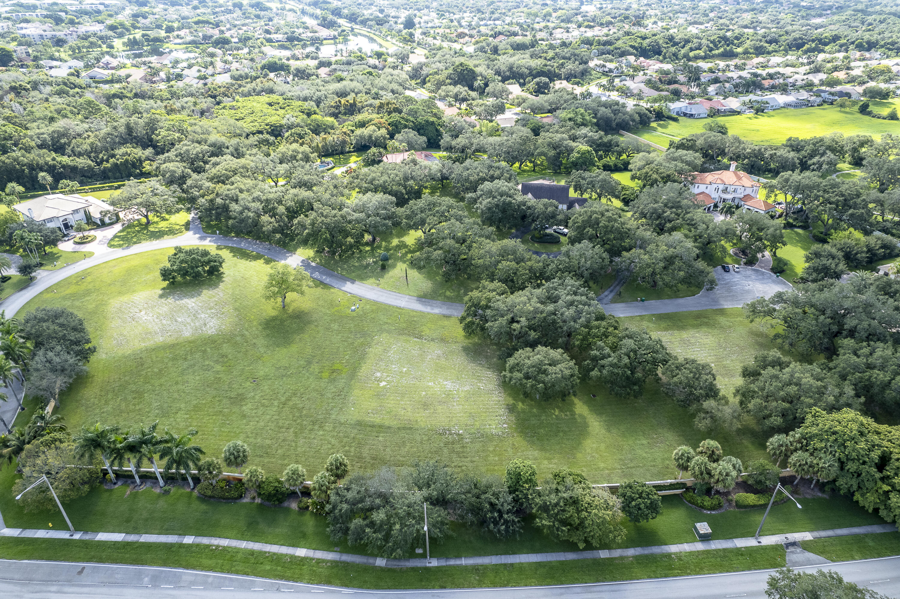 9900 Winding Rdg Lane Davie, FL 33324 - Photo 4 of 7 a view of a lake with a houses