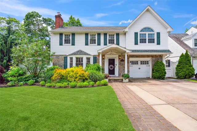 $1,160,000 | 10 Atlas Avenue, Malverne, NY 11565