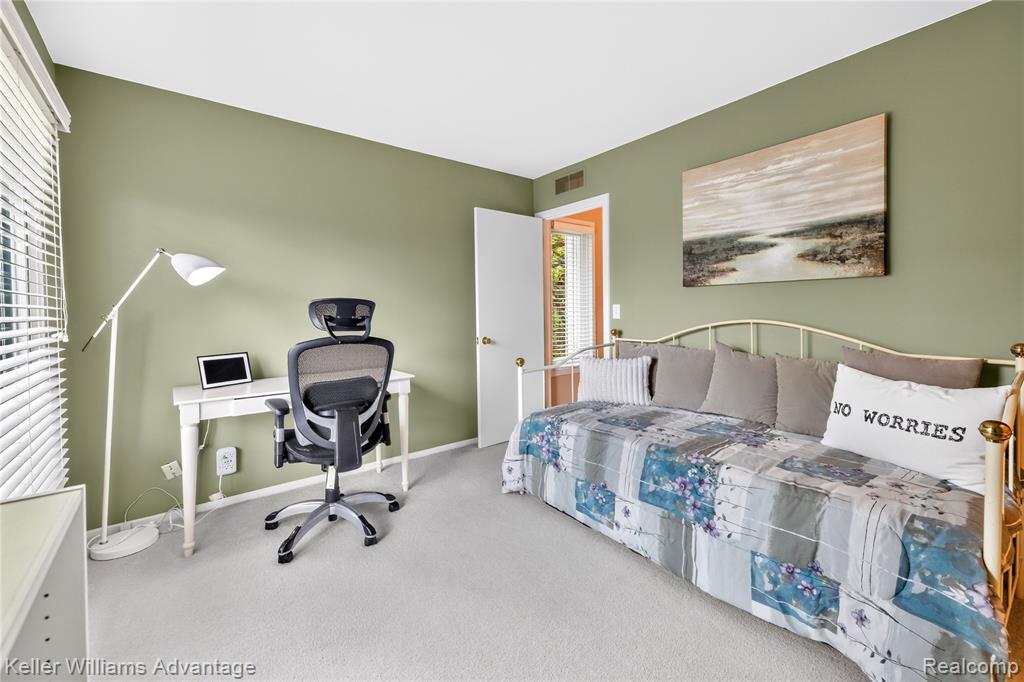 39478 Country Lane Novi, MI 48375 - Photo 20 of 38
