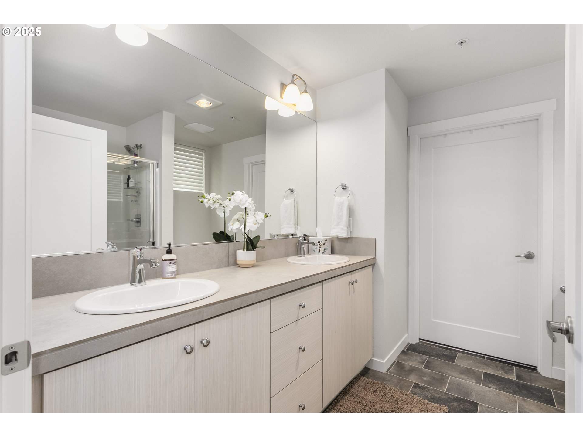 11715 Southwest Valencia Lane, Unit 202 Wilsonville, OR 97070 - Photo 22 of 40 Owner's Suite Bathroom