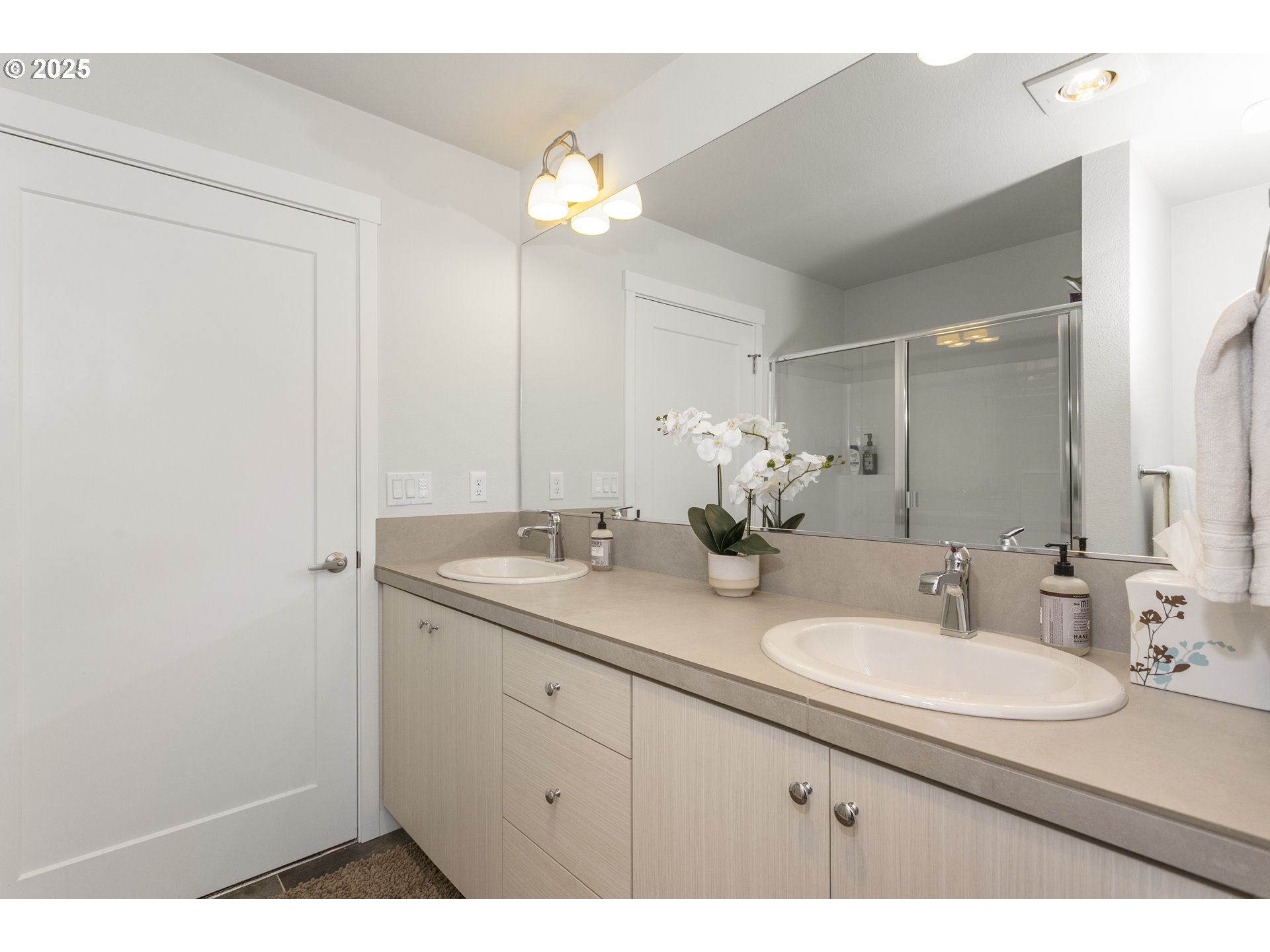 11715 Southwest Valencia Lane, Unit 202 Wilsonville, OR 97070 - Photo 24 of 40 Owner's Suite Bathroom