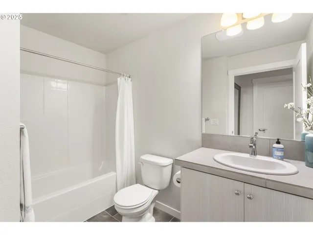 $325,000 | 11715 Southwest Valencia Lane, Unit 202, Wilsonville, OR 97070