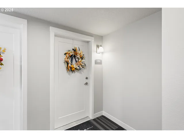 $325,000 | 11715 Southwest Valencia Lane, Unit 202, Wilsonville, OR 97070