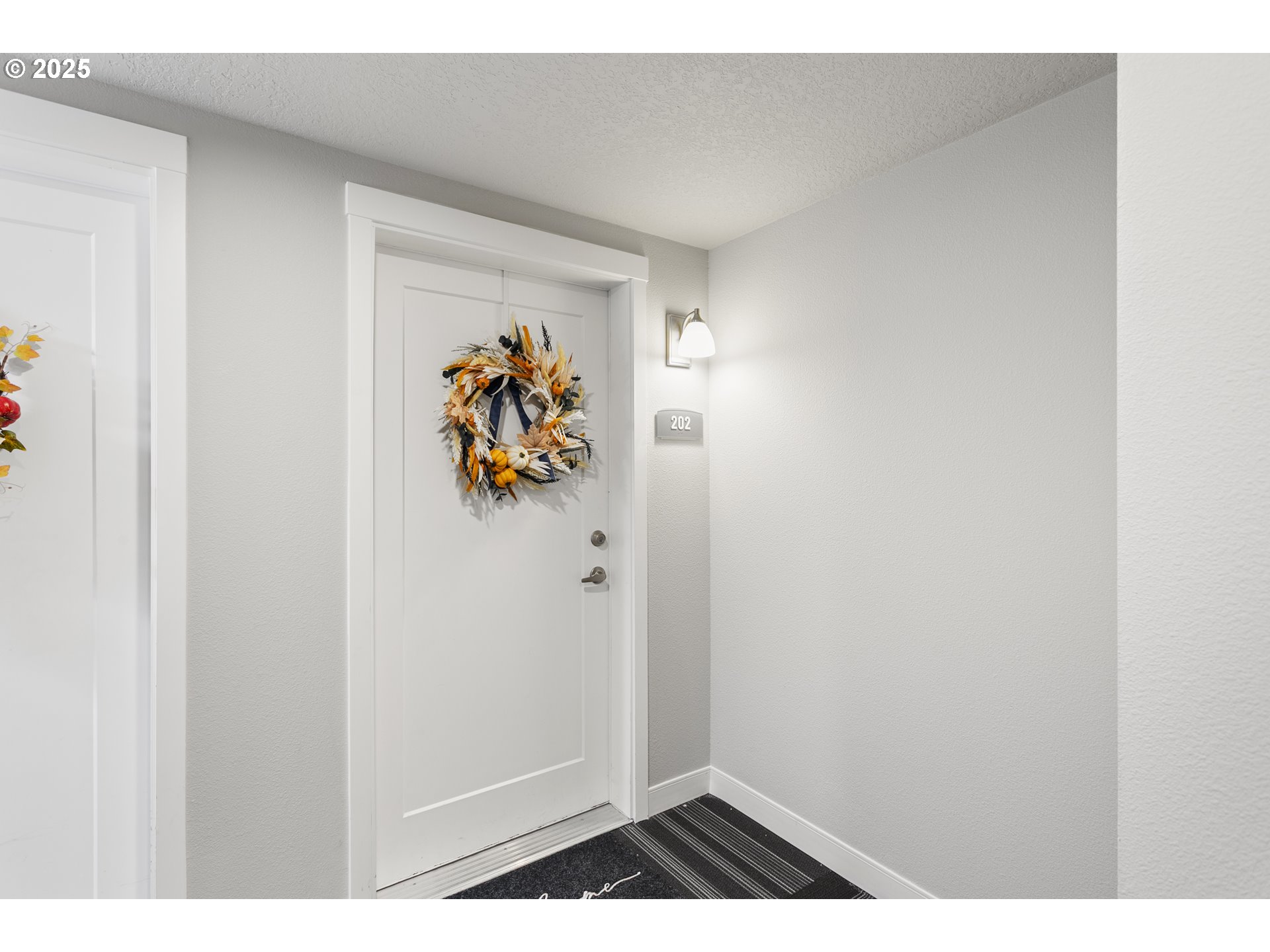 11715 Southwest Valencia Lane, Unit 202 Wilsonville, OR 97070 - Photo 3 of 40 Entrance/Foyer