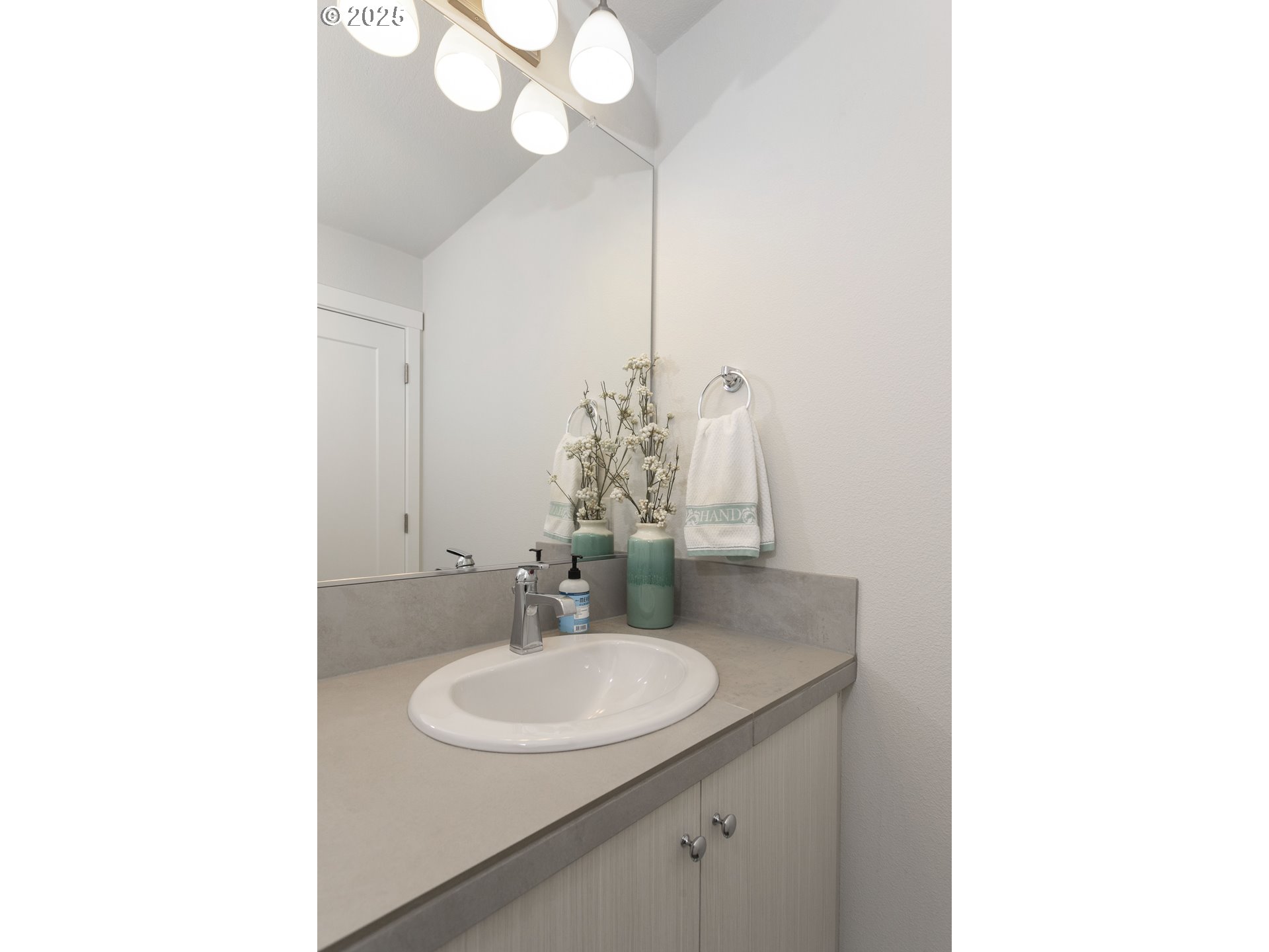 11715 Southwest Valencia Lane, Unit 202 Wilsonville, OR 97070 - Photo 32 of 40 Bathroom