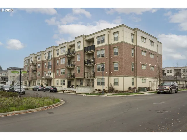 $325,000 | 11715 Southwest Valencia Lane, Unit 202, Wilsonville, OR 97070