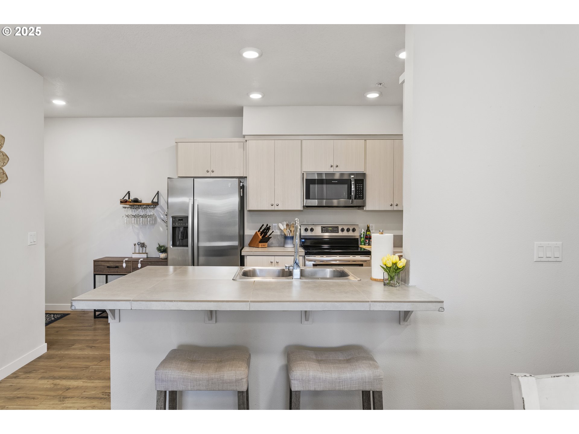 11715 Southwest Valencia Lane, Unit 202 Wilsonville, OR 97070 - Photo 7 of 40 Kitchen