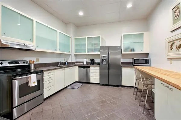 $2,500 | 324 Chartres Street, Unit B, New Orleans, LA 70130