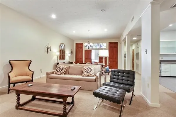 $2,500 | 324 Chartres Street, Unit B, New Orleans, LA 70130