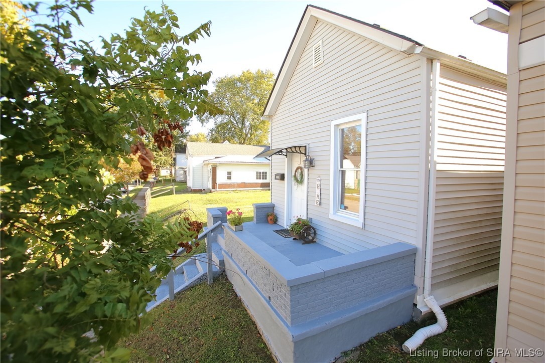 1406 Chartres Street New Albany, IN 47150 - Photo 2 of 34 Front