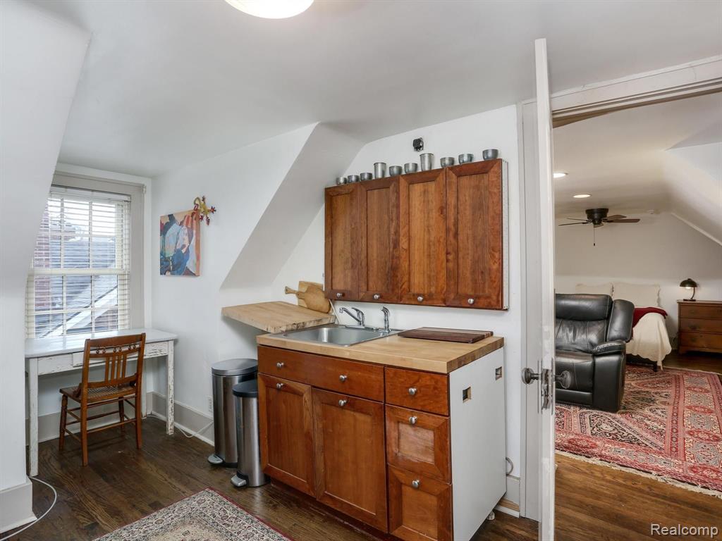 1122 Bishop Road Grosse Pointe Park, MI 48230 - Photo 27 of 44