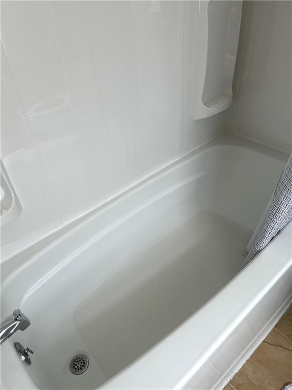 512 Lowell Street Vandergrift, PA 15690 - Photo 25 of 32 a bathroom with a bathtub