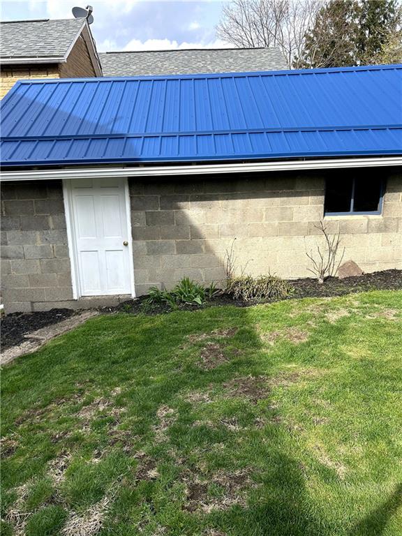 512 Lowell Street Vandergrift, PA 15690 - Photo 5 of 32 a backyard of a house