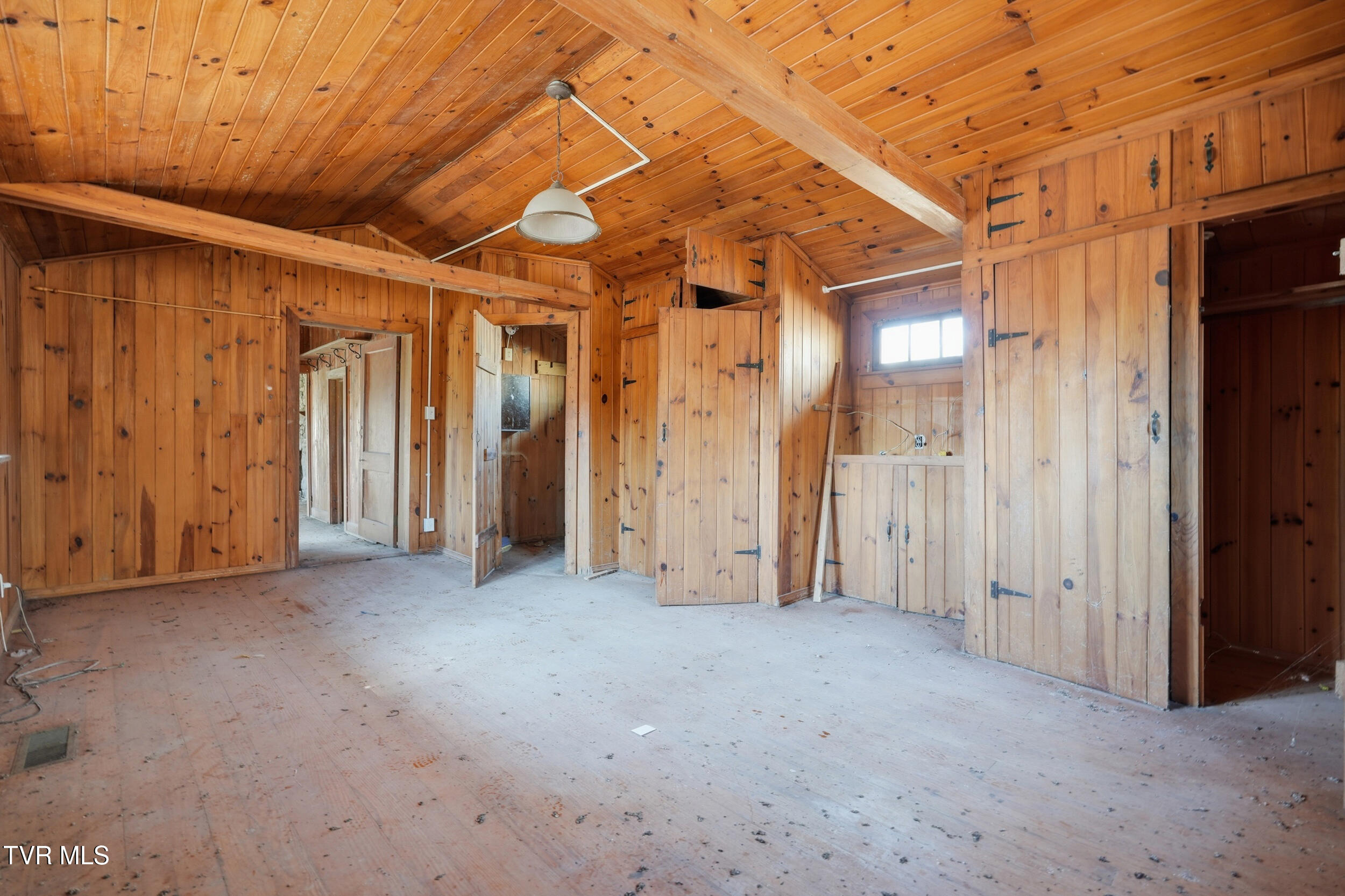 597 Cavern Road Bristol, TN 37620 - Photo 5 of 23 20_597 cavern rd-19