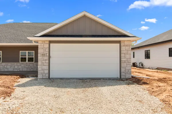 $329,900 | 411 Founders Way, Little Chute, WI 54140