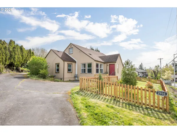 $425,000 | 2916 Columbia Heights Road, Longview, WA 98632