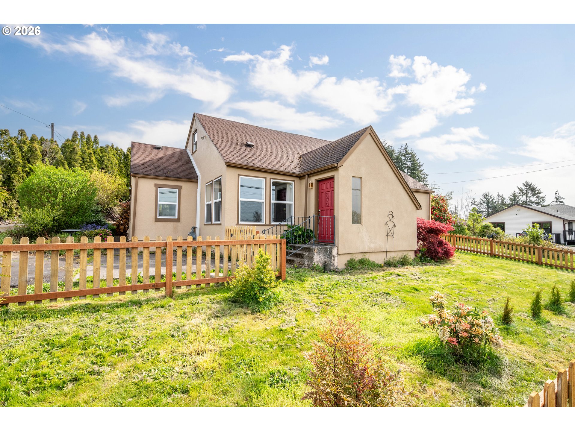 2916 Columbia Heights Road Longview, WA 98632 - Photo 2 of 45