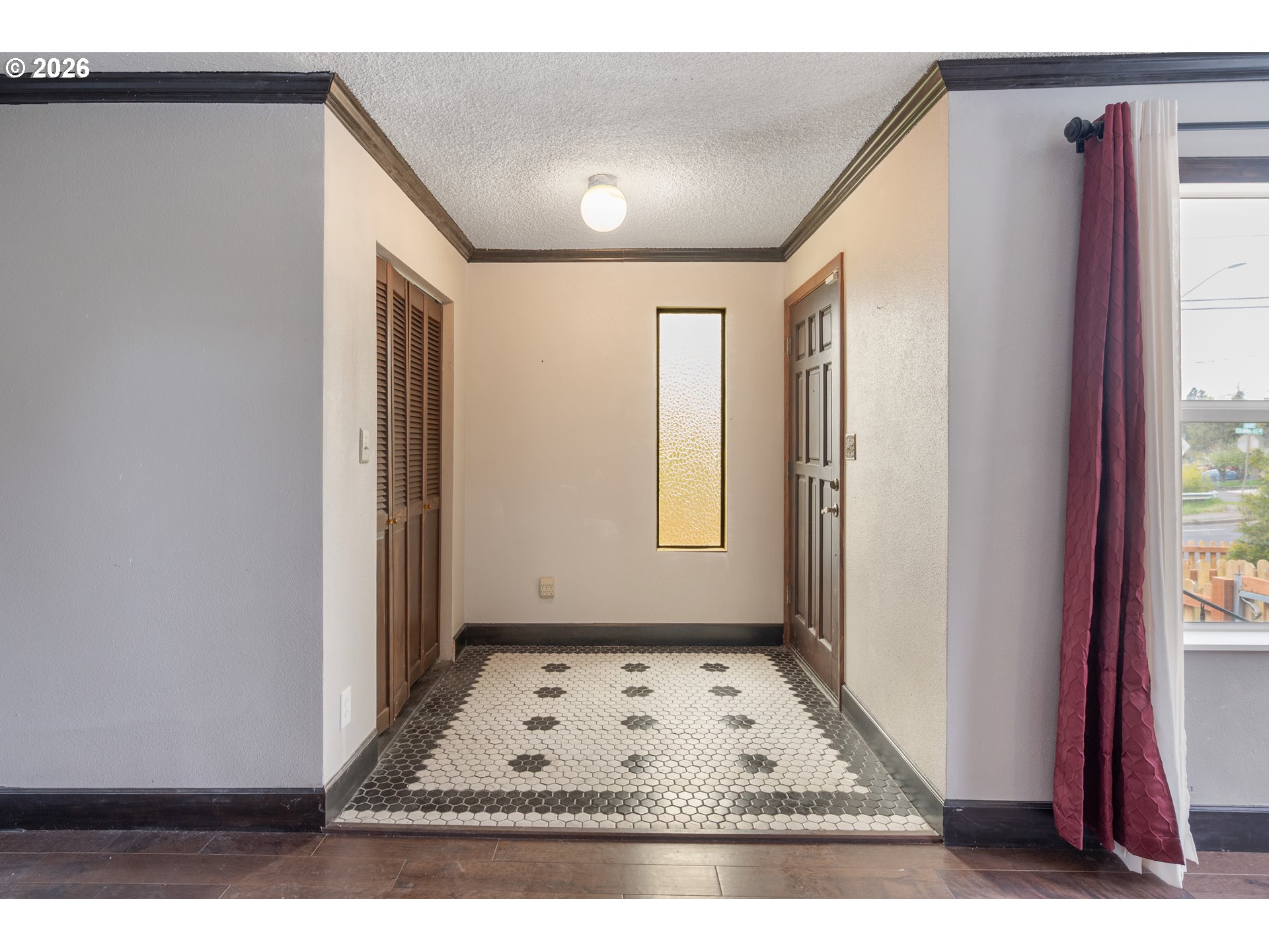 2916 Columbia Heights Road Longview, WA 98632 - Photo 3 of 45