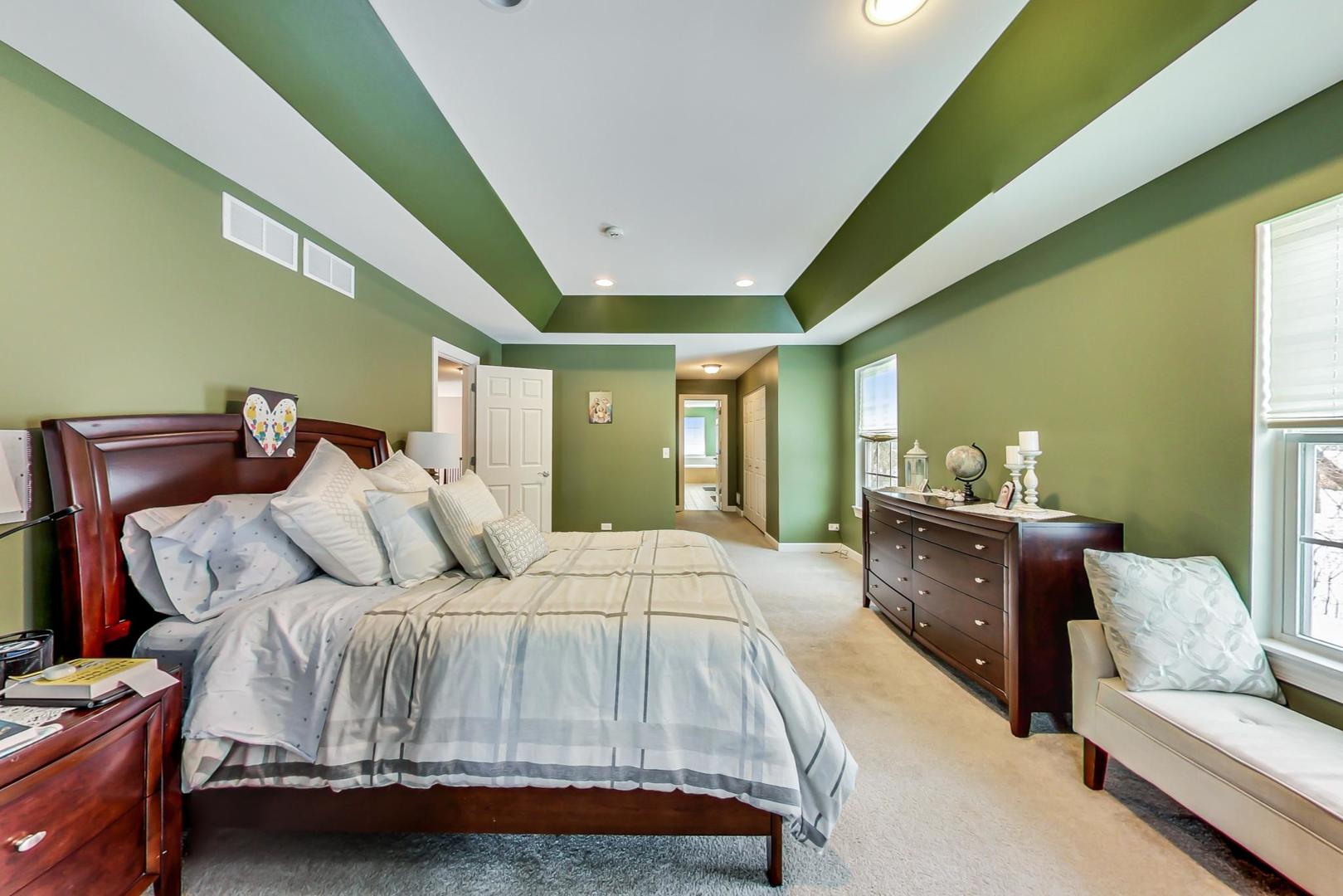 847 Oak Ridge Boulevard Elgin, IL 60120 - Photo 15 of 27 Gallery Image 15