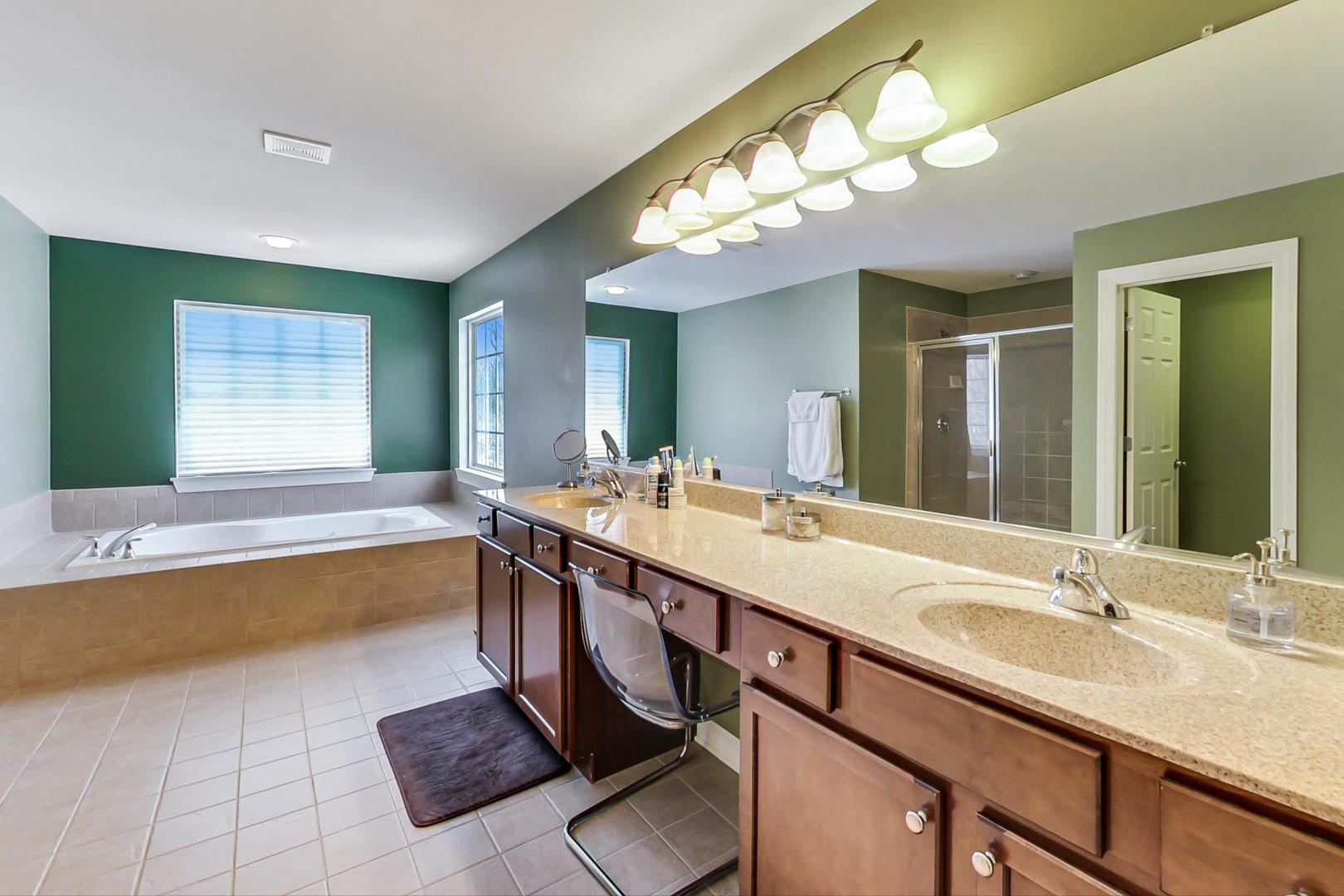 847 Oak Ridge Boulevard Elgin, IL 60120 - Photo 16 of 27 Gallery Image 16