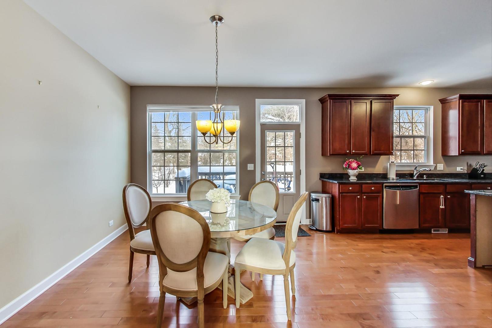 847 Oak Ridge Boulevard Elgin, IL 60120 - Photo 8 of 27 Gallery Image 8