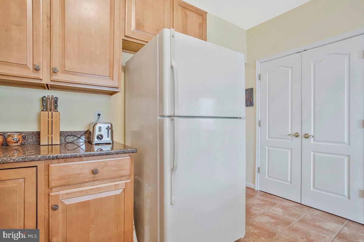 7305 Maplecrest Road, Unit 407 Elkridge, MD 21075 - Photo 17 of 54 Kitchen
