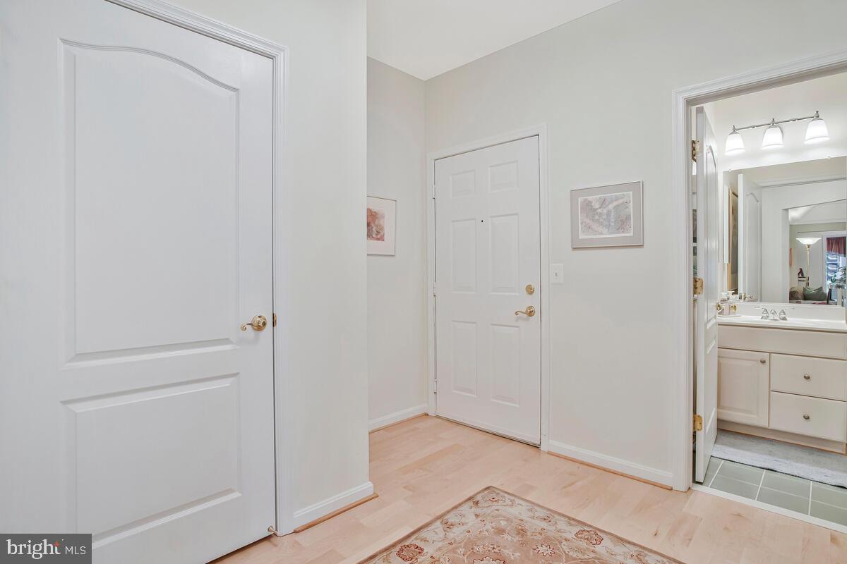 7305 Maplecrest Road, Unit 407 Elkridge, MD 21075 - Photo 4 of 54 Foyer