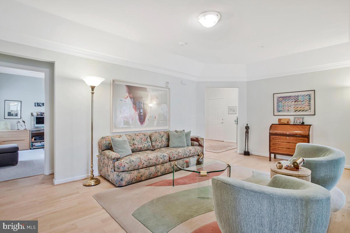 7305 Maplecrest Road, Unit 407 Elkridge, MD 21075 - Photo 7 of 54 Living Room