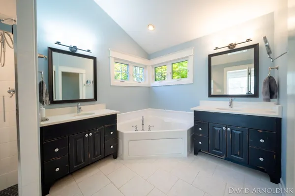 $734,900 | 461 Island View Drive, Holland, MI 49424