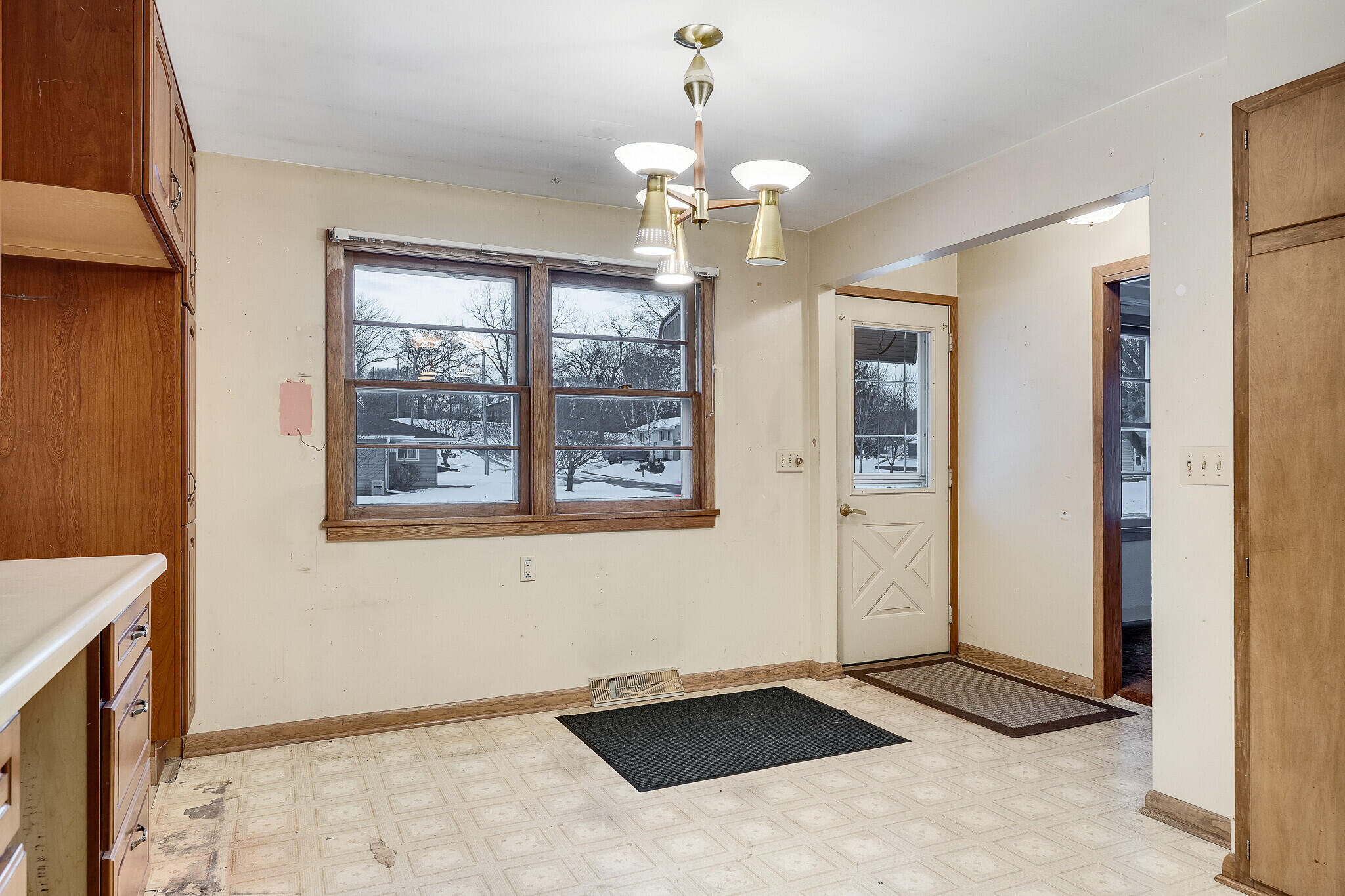 217 Lake Street Holmen, WI 54636 - Photo 10 of 31 Kitchen