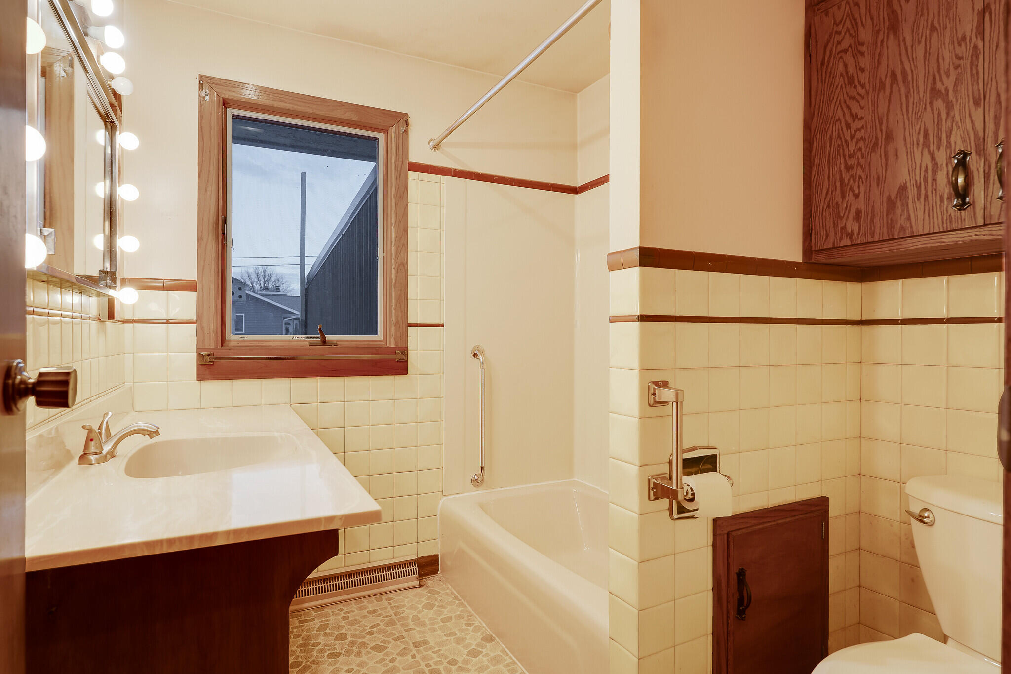 217 Lake Street Holmen, WI 54636 - Photo 20 of 31 Main Bath