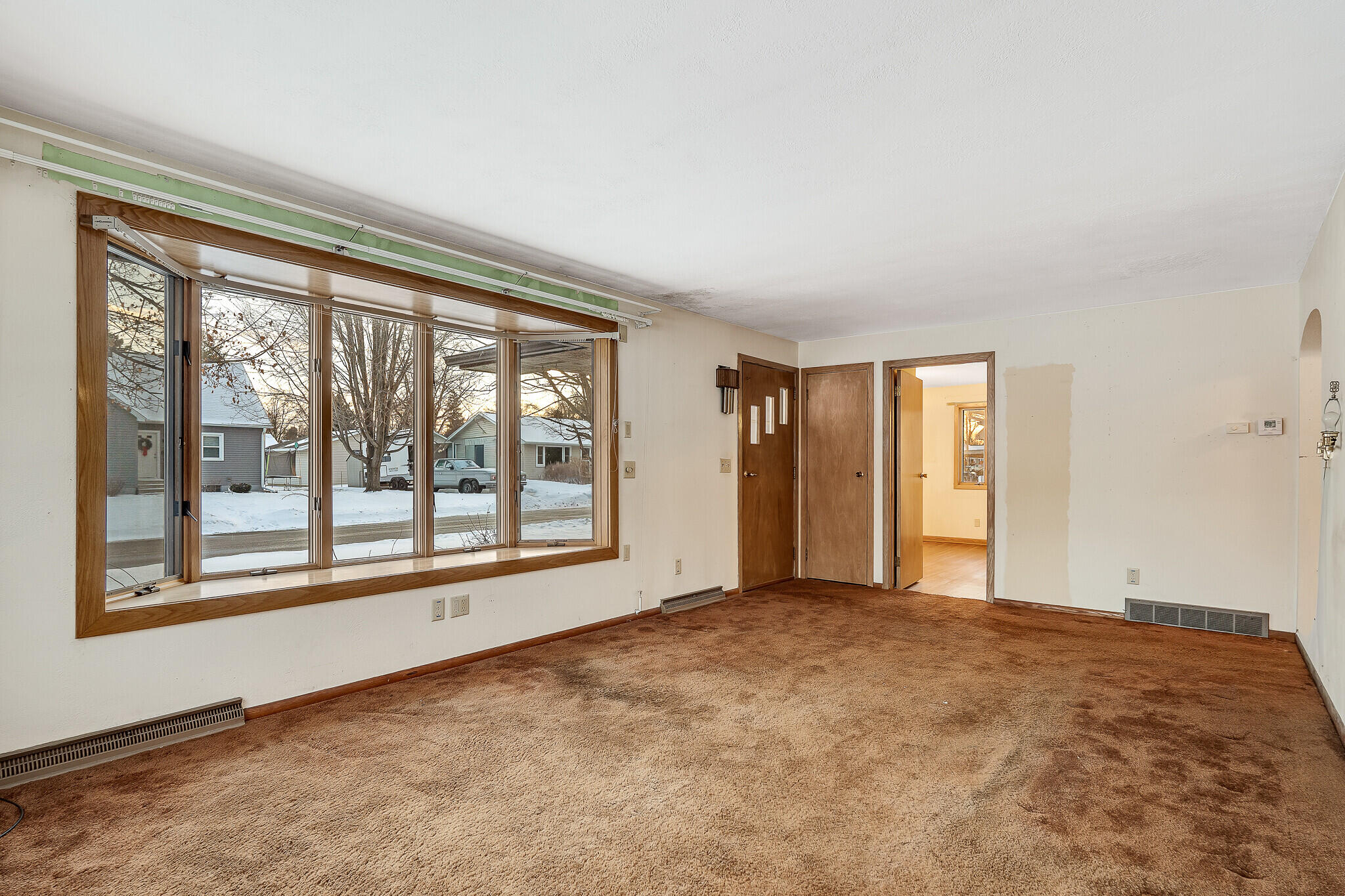 217 Lake Street Holmen, WI 54636 - Photo 5 of 31 Living Room