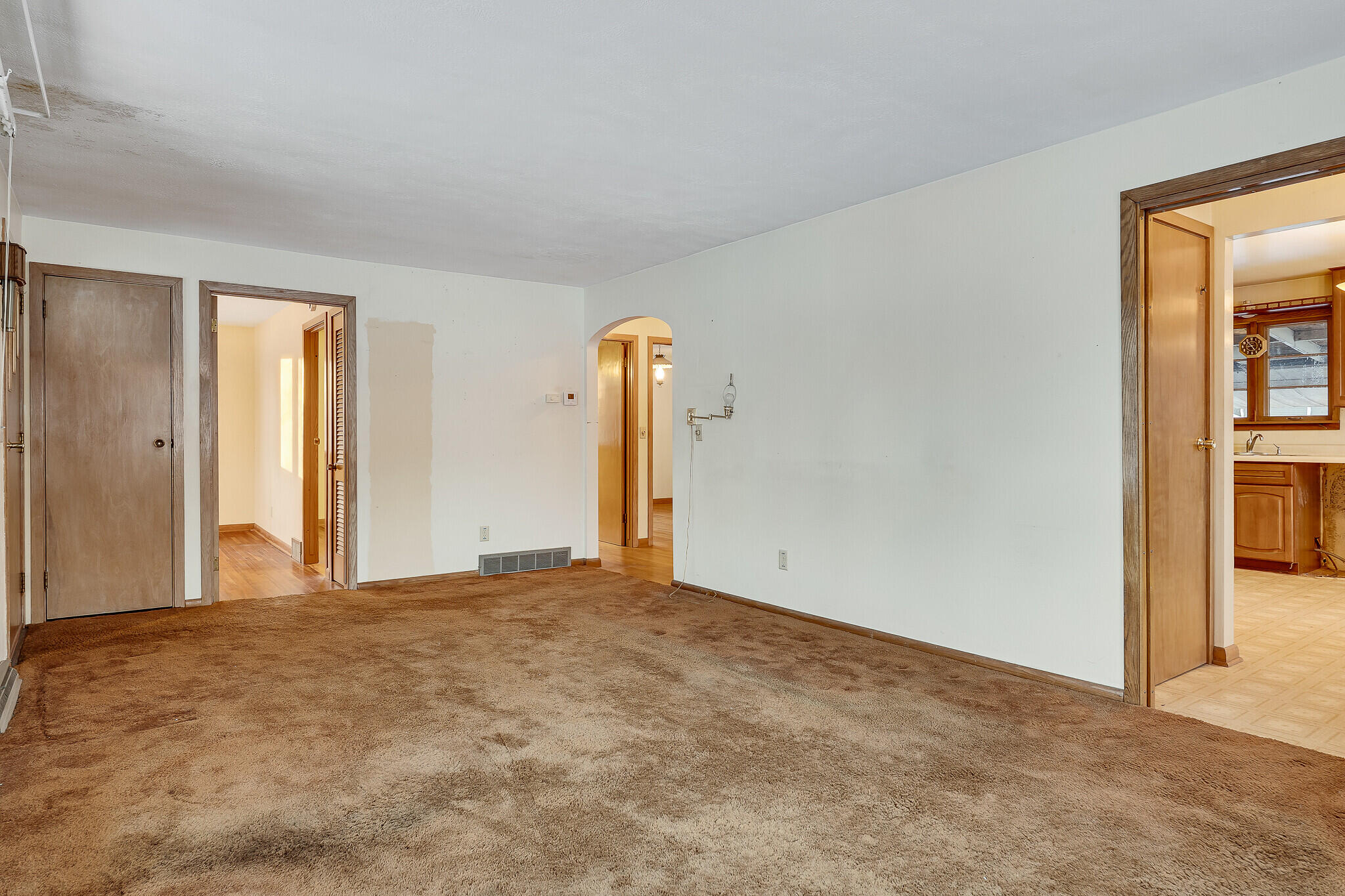 217 Lake Street Holmen, WI 54636 - Photo 6 of 31 Living Room