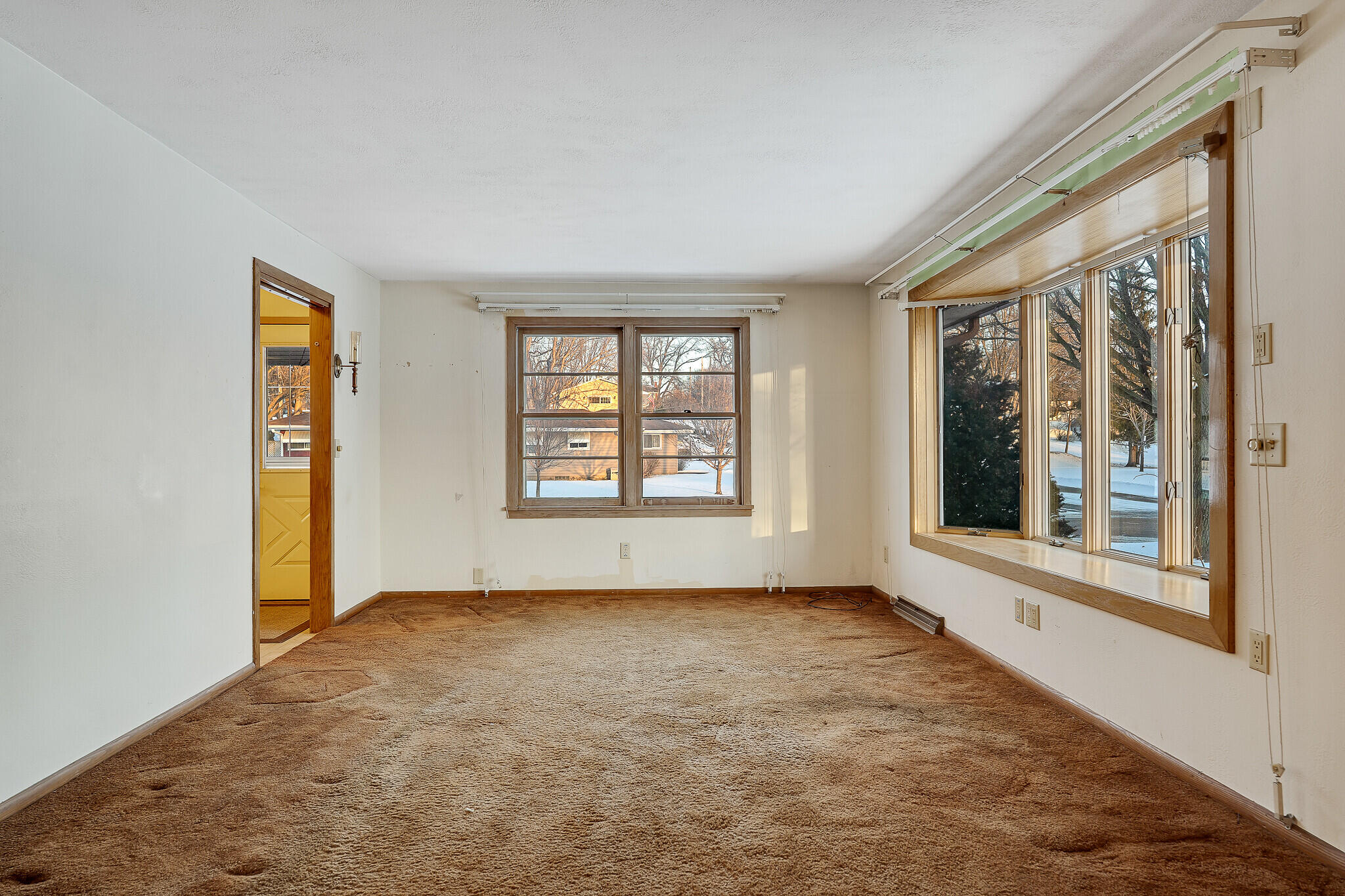217 Lake Street Holmen, WI 54636 - Photo 7 of 31 Living Room